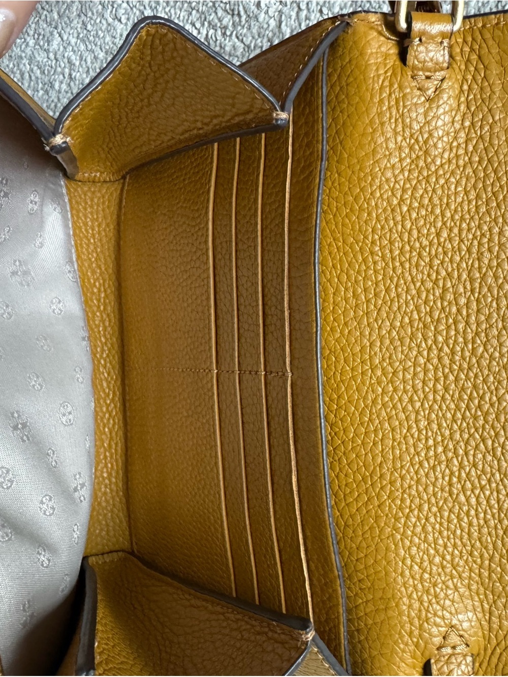 Tory Burch Pebbled Leather Crossbody Bag in Mustard Gold-Tone Logo - Picture 8 of 14